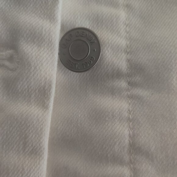 Authentic Gap White Denim Jacket - Picture 8 of 9